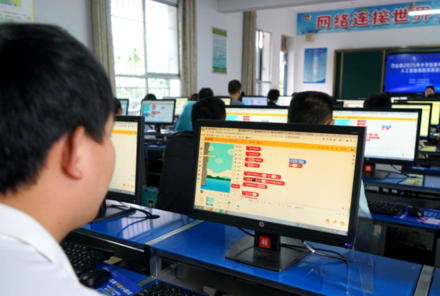 言传身教老师根据本身经历形成的共同个人魅力与鲜明教育风格 言传身教老师根据本身经历形成的共同个人魅力与鲜明教育风格